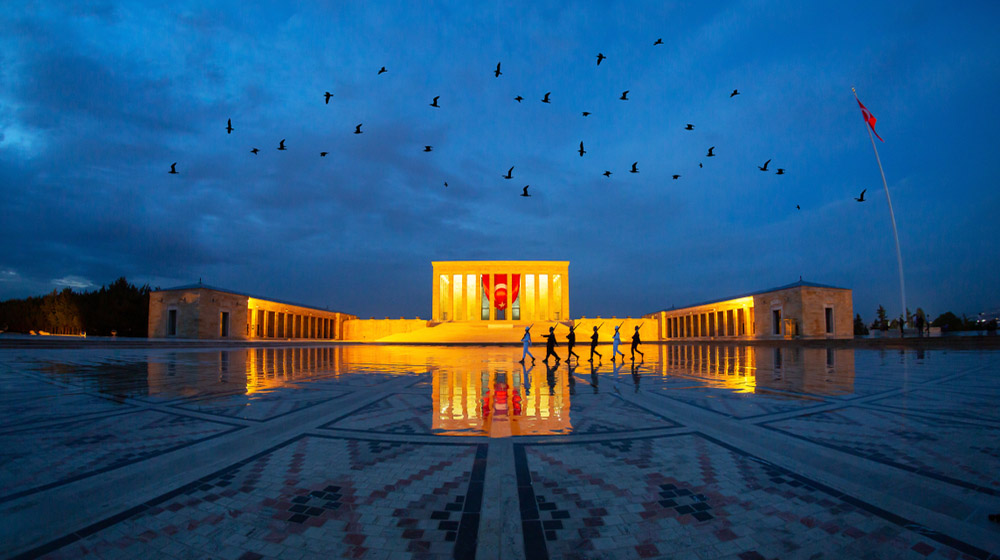 Anıtkabir, Türkiye Cumhuriyeti Devleti'nin kurucusu başkomutan Gazi Mustafa Kemal Atatürk'ün anıt mezarını da barındıran komplekstir..