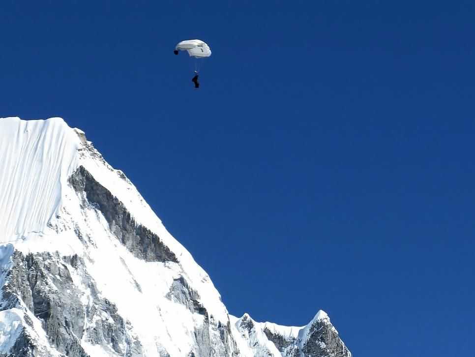 Everest Dağı, Nepal. Dünya’nın Paraşütlü Atlama İçin En iyi 6 Yeri..