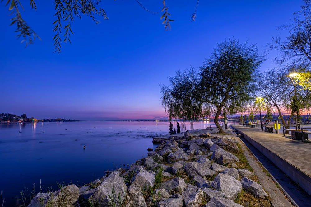 Ankara Gezi Rehberi. Mogan Gölü, Ankara: Türkiye'de ilan edilen 15 korunmalı bölgeden biri ilan edilen, Gölbaşı ilçesi Ankara ilinde bulunan bir set gölüdür..