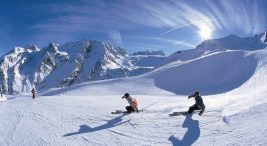 Palandöken Pistleri Nasıl ? Toplamda 28 kilometrelik pist vardır. Özellikle bunlardan birisinde 12 km kayılabilmektedir ve bu pist, ülkenin en uzun pistidir. Aynı zamanda kalite olarakta yüksek standartlardadır..