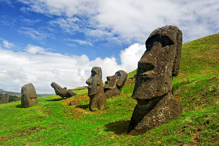 Paskalya Adası heykelleri, Şili. Dünyanın En Gizemli 9 Bölgesi