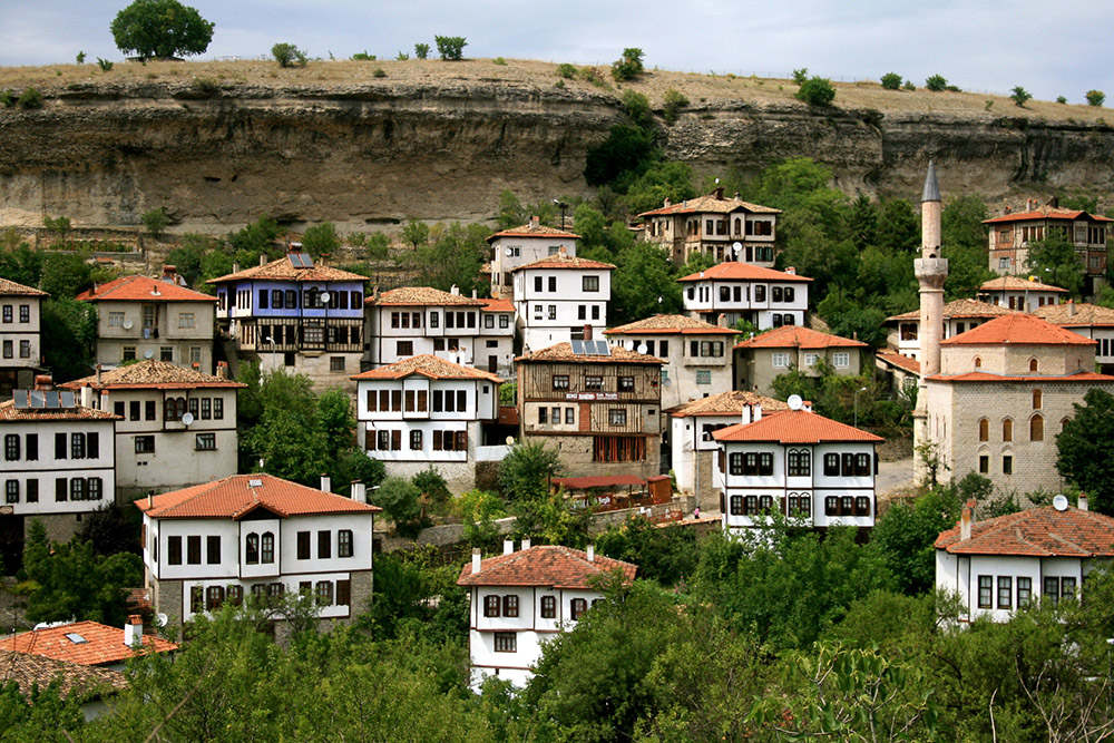 Safranbolu Evleri: Evleri ile UNESCO tarafından 17.12.1994 yılında kültür mirasları listesine girmiştir..