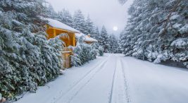 Uludağ’a Nasıl Gidilir? Kayak merkezine giderken, özellikle kış aylarının sert olduğu zamanlarda, yolculuğa çıkmadan önce mutlaka hava durumuna bakmanızı öneririz..